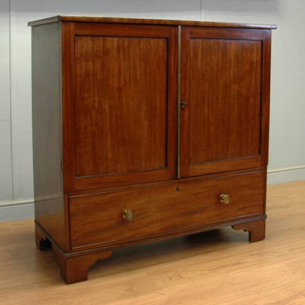 III Mahogany Antique Linen Cupboard. Antiques World