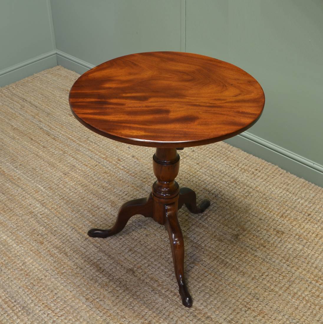 Fine Quality, Regency Antique Solid Mahogany Circular Occasional / Wine Table.