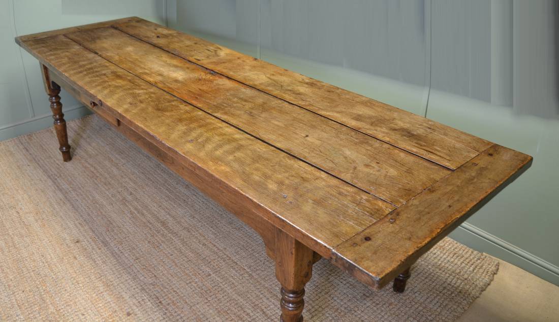 antique kitchen table in piedmont laurentien