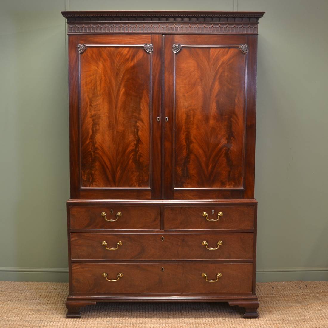 Spectacular Quality Chippendale Period Gillows Antique Georgian Mahogany Linen Press
