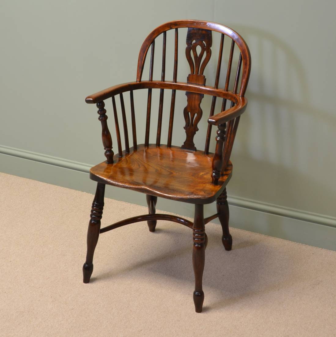 Fine Country Georgian Antique Yew Windsor Chair