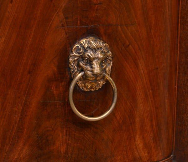 loop handle with lion head