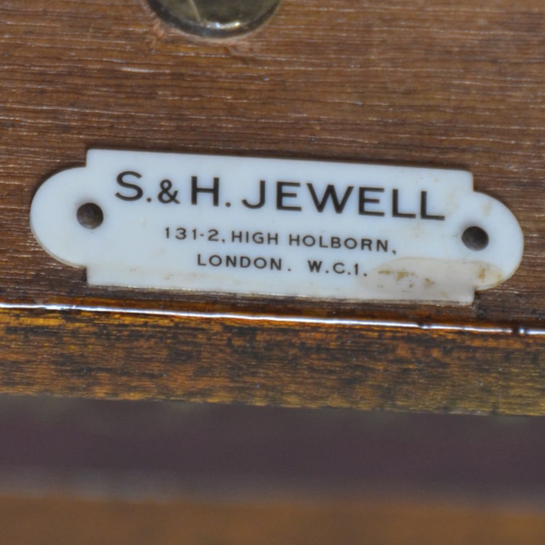 Escritorio pedestal victoriano antiguo de nogal de S & H Jewels en Londres