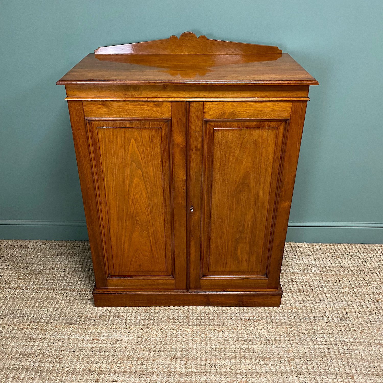 Stunning 19th century Antique Victorian Cupboard - Antiques World