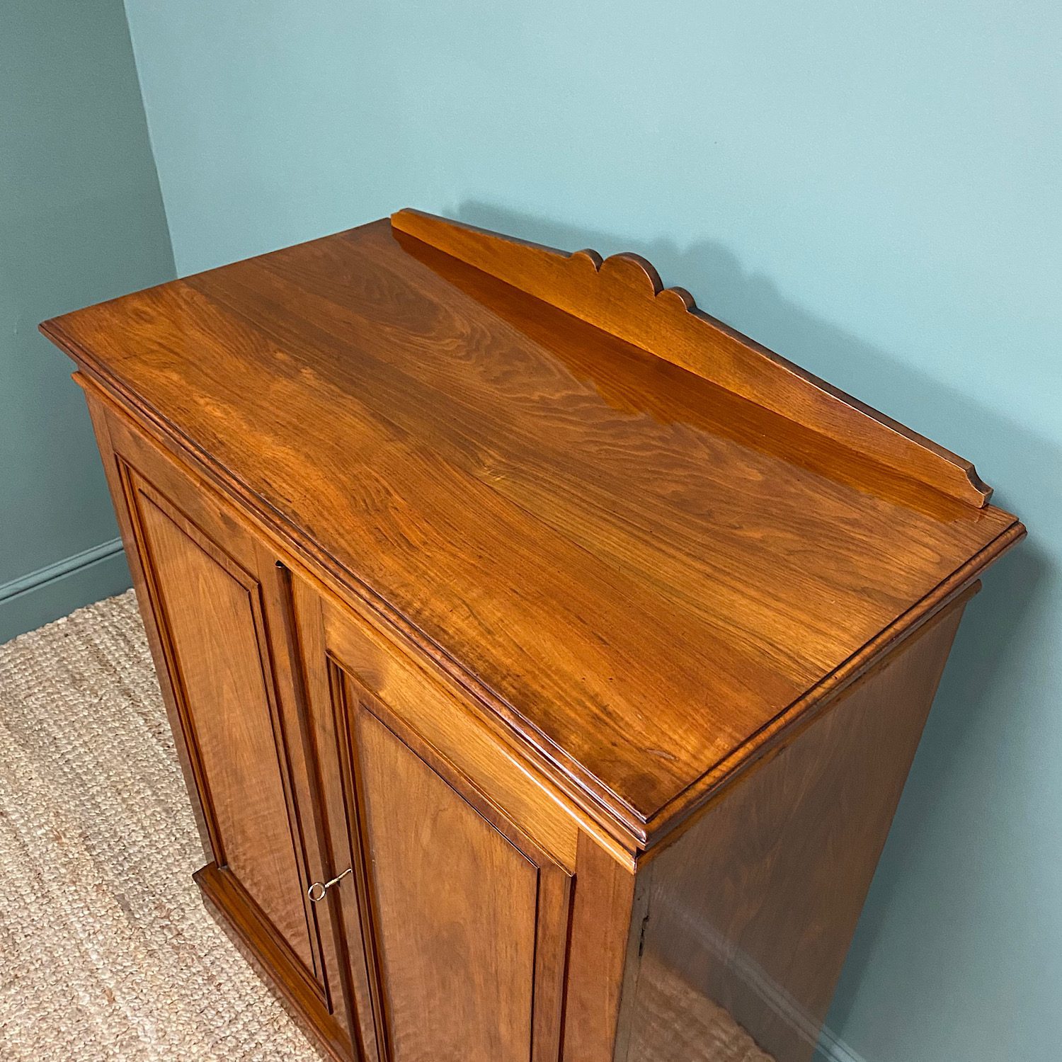 Stunning 19th century Antique Victorian Cupboard - Antiques World