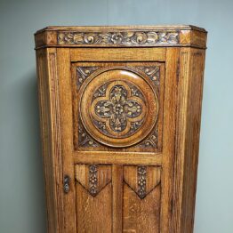 Quality Oak Antique Hall Wardrobe / Cupboard